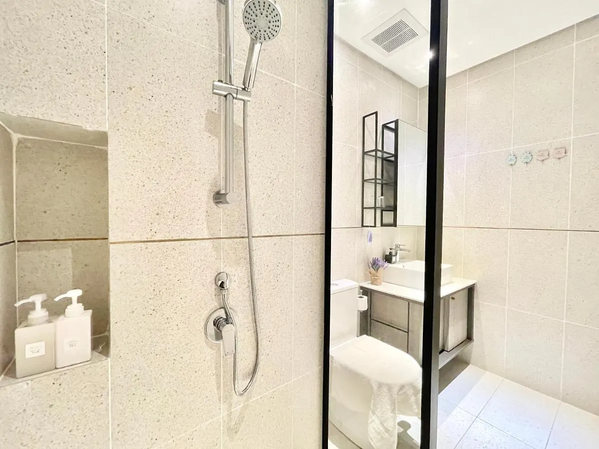 Modern 2B2B Apt Near Mid Valley - Wifi - Infinity Pool - Gym Kuala Lumpur