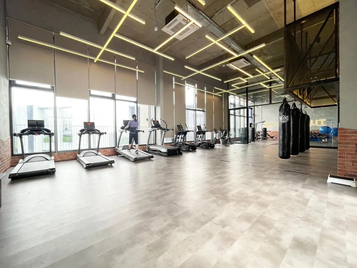 Modern 2B2B Apt Near Mid Valley - Wifi - Infinity Pool - Gym Kuala Lumpur Malaysia